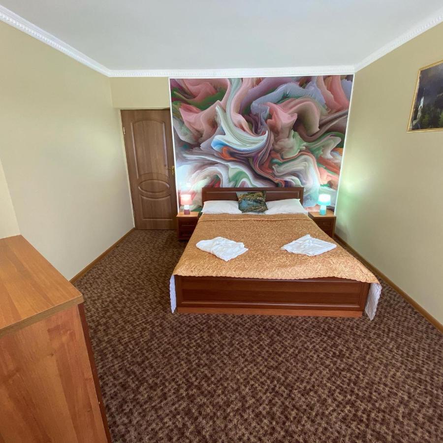 Hotel Three Korony Skhidnytsia Dış mekan fotoğraf