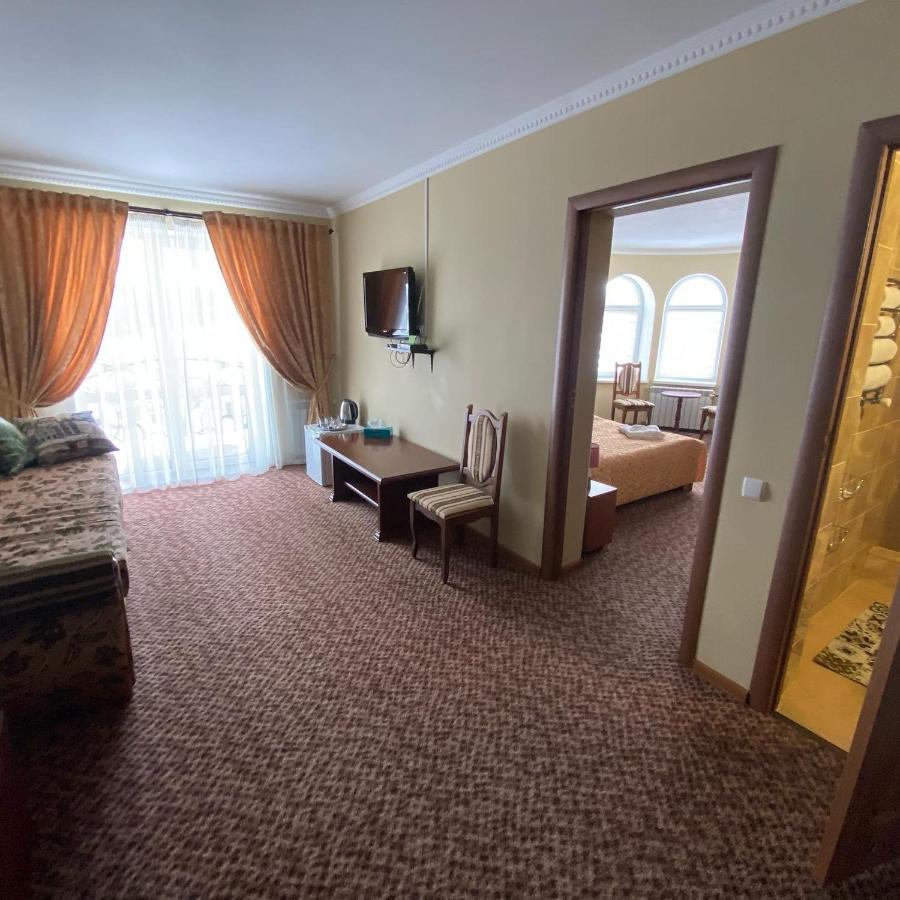 Hotel Three Korony Skhidnytsia Dış mekan fotoğraf