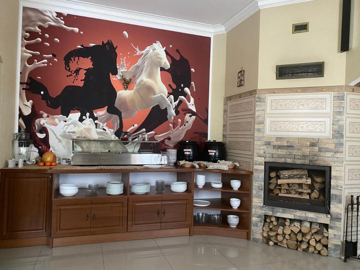 Hotel Three Korony Skhidnytsia Dış mekan fotoğraf