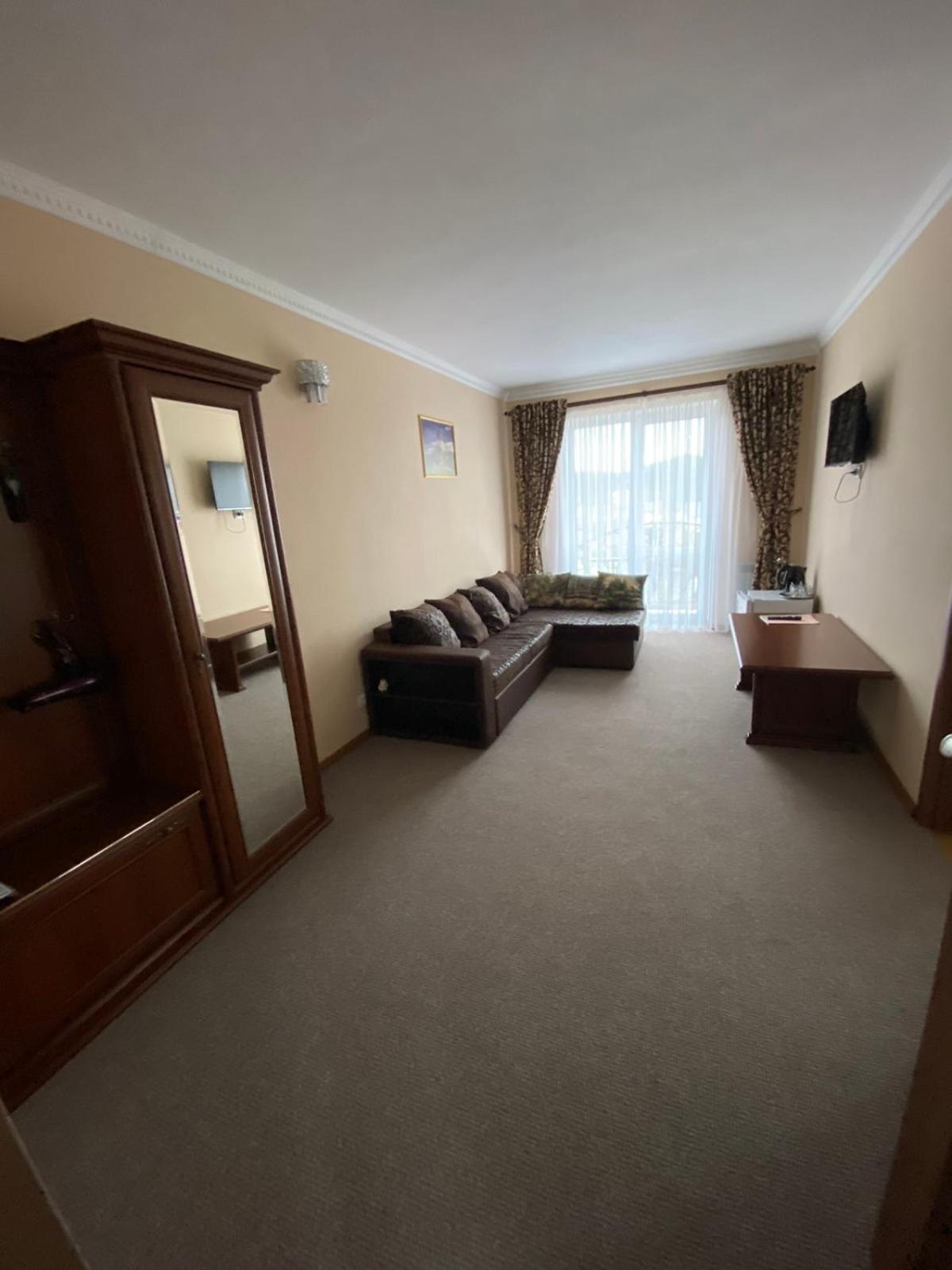 Hotel Three Korony Skhidnytsia Dış mekan fotoğraf
