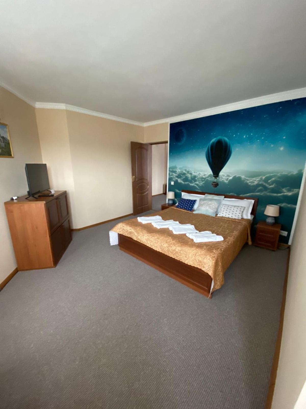Hotel Three Korony Skhidnytsia Dış mekan fotoğraf