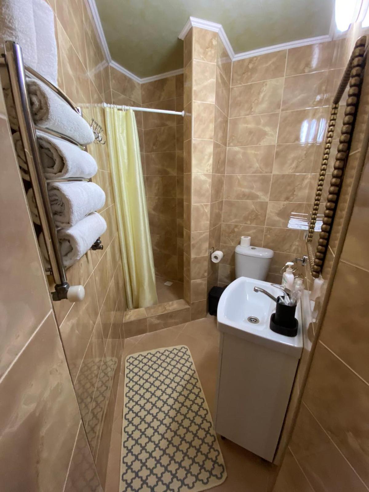 Hotel Three Korony Skhidnytsia Dış mekan fotoğraf