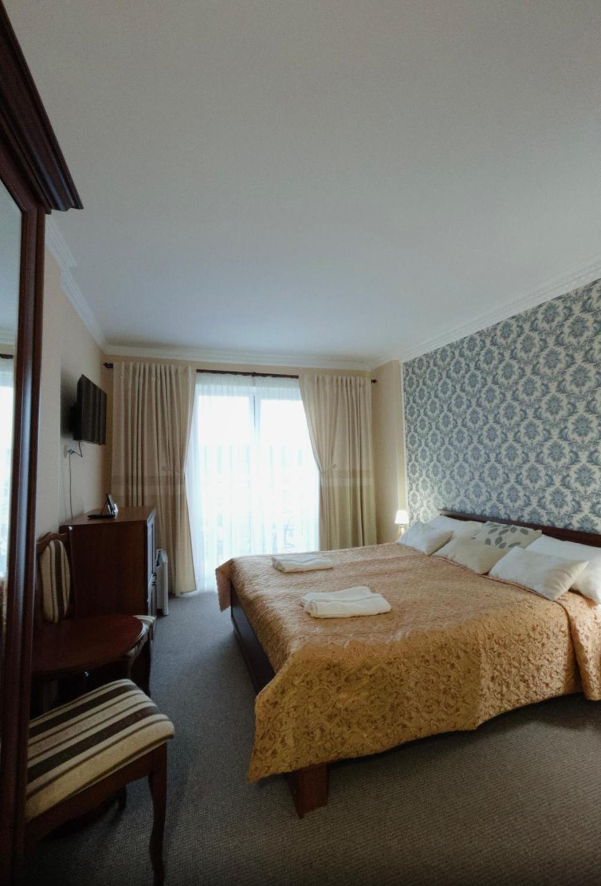 Hotel Three Korony Skhidnytsia Dış mekan fotoğraf