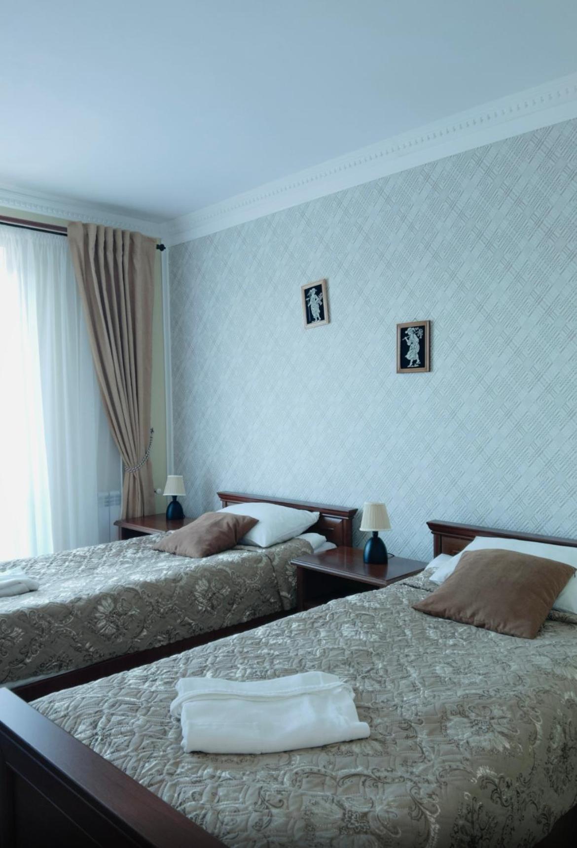 Hotel Three Korony Skhidnytsia Dış mekan fotoğraf